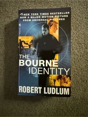 The Bourne Identity by Robert Ludlum - Paperback